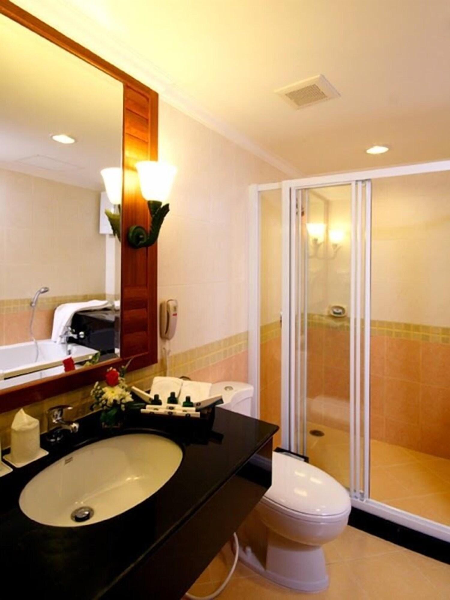Kalim Resort Patong Exterior photo