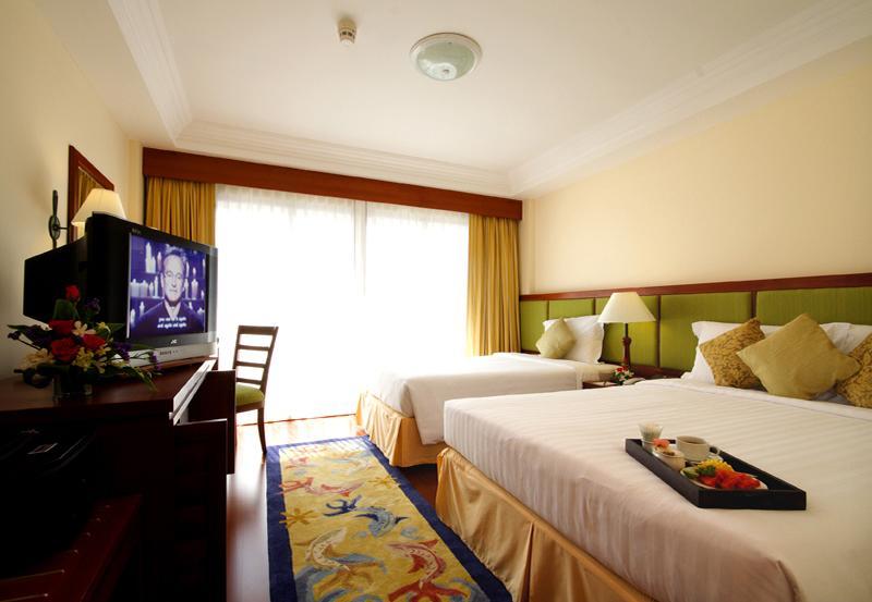 Kalim Resort Patong Exterior photo